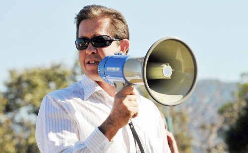 Local federal MP Luke Hartsuyker has called on independent MP's Rob Oakeshott and Tony Windsor to withdraw their support for the Labor government. Local federal MP Luke Hartsuyker has called on independent MP's Rob Oakeshott and Tony Windsor to withdraw their support for the Labor government.