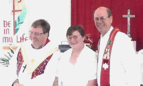 A COMMUNITY WELCOME: Pastor Stephen Jaensch, Robin Jaensch, Pastor Noel Noack. cont A COMMUNITY WELCOME: Pastor Stephen Jaensch, Robin Jaensch, Pastor Noel Noack. cont