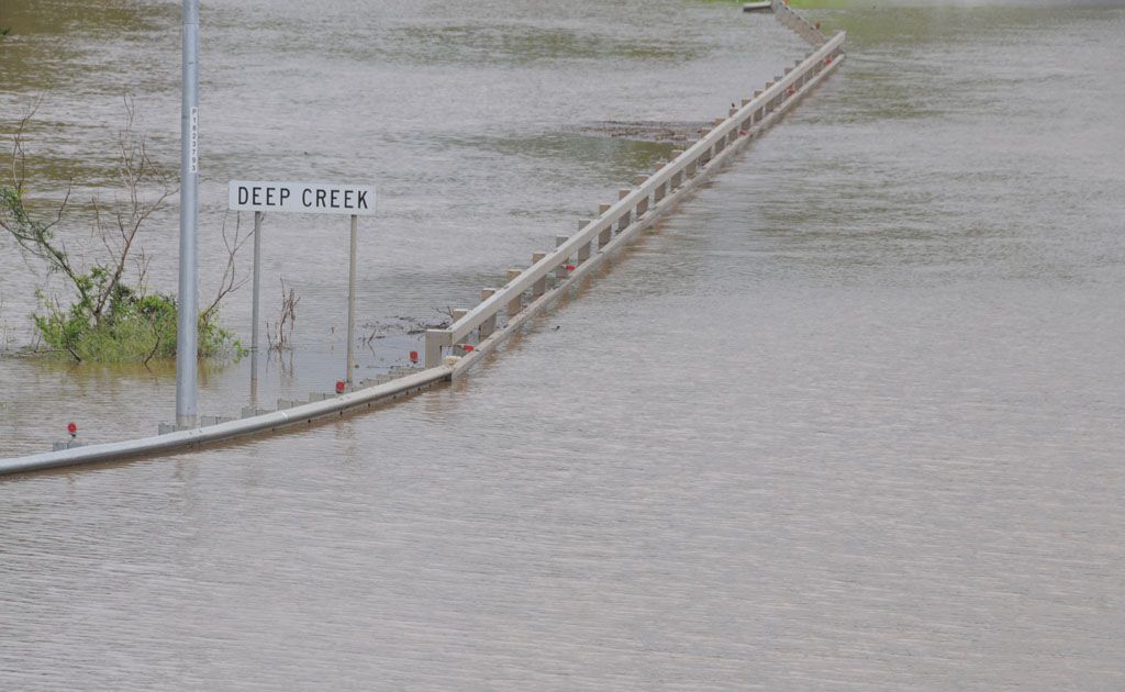 Deep Creek has cut the Bruce Highway at Gympie. Deep Creek has cut the Bruce Highway at Gympie.