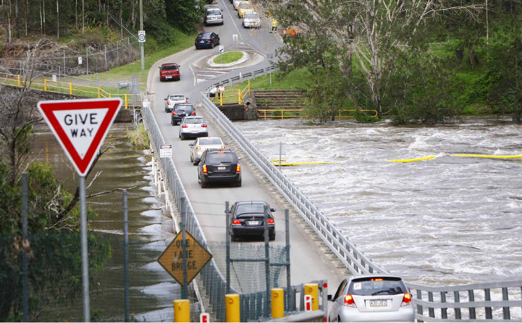 Traffic using the Allawah Rd weir after Colleges Crossing was closed due to flooding. Traffic using the Allawah Rd weir after Colleges Crossing was closed due to flooding.
