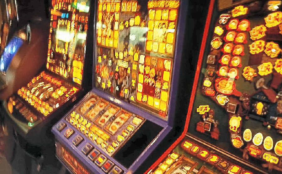 Experts estimate around 60% of gambling losses in Australia are made through pokie machines. Experts estimate around 60% of gambling losses in Australia are made through pokie machines.