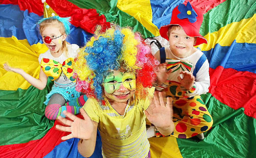 Students Phillippa McMahon (front), Kaylee Seller and Nash O’Brien enjoying a Smarty Pants inspired day. Students Phillippa McMahon (front), Kaylee Seller and Nash O’Brien enjoying a Smarty Pants inspired day.