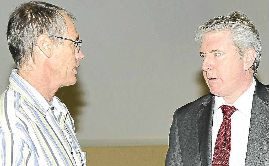Brendan O’Connor and Steve Muir have a chat. Brendan O’Connor and Steve Muir have a chat.