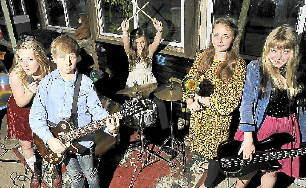 (from left) Demi Dhondt, Fraser Bell, Charly Bear, Chloe Crossing, Ella Noble will be playing at Crankfest. (from left) Demi Dhondt, Fraser Bell, Charly Bear, Chloe Crossing, Ella Noble will be playing at Crankfest.