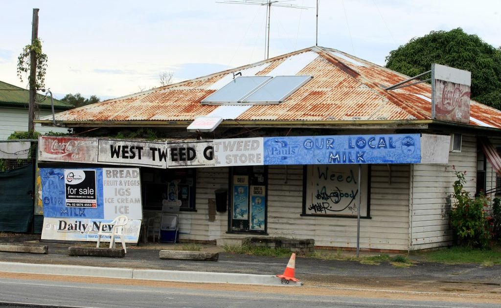 This shop on Kennedy Dr offers a unique opportunity. This shop on Kennedy Dr offers a unique opportunity.