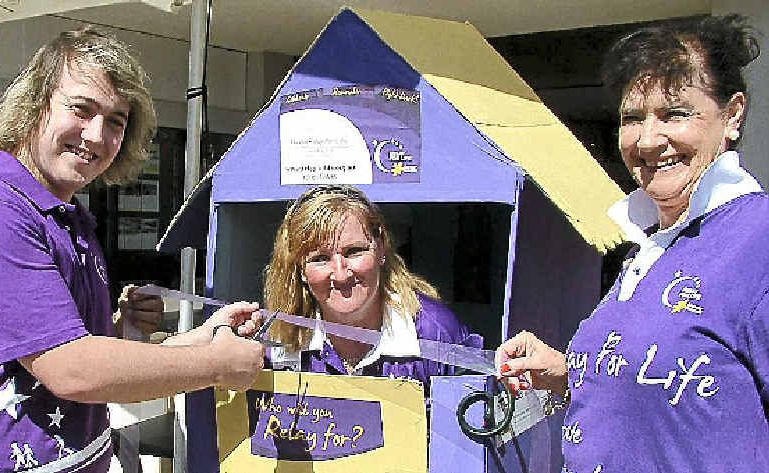 Andrew Lawson, Bill Way, Sue Arnold and Kay Tomlins hope businesses won’t drag the chain for the Noosa Relay for Life. Andrew Lawson, Bill Way, Sue Arnold and Kay Tomlins hope businesses won’t drag the chain for the Noosa Relay for Life.