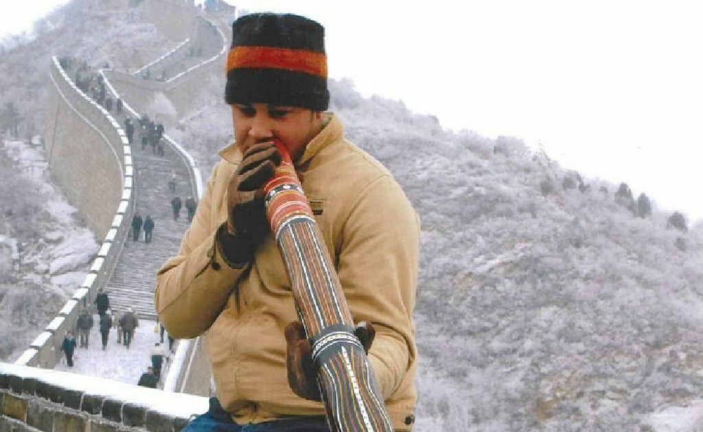 David Williams plays the didgeridoo on China's Great Wall. He has played at Westminster Abbey and at the opening ceremony of the Beijing Olympic Games in 2008. David Williams plays the didgeridoo on China's Great Wall. He has played at Westminster Abbey and at the opening ceremony of the Beijing Olympic Games in 2008.