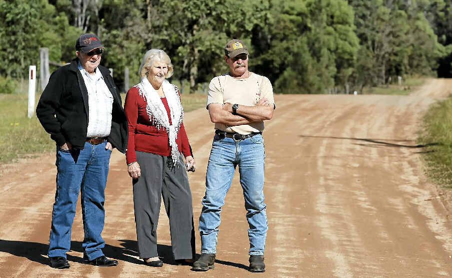 Ted and June Northwood and Steve Meredith on Dinjerra Rd. Ted and June Northwood and Steve Meredith on Dinjerra Rd.