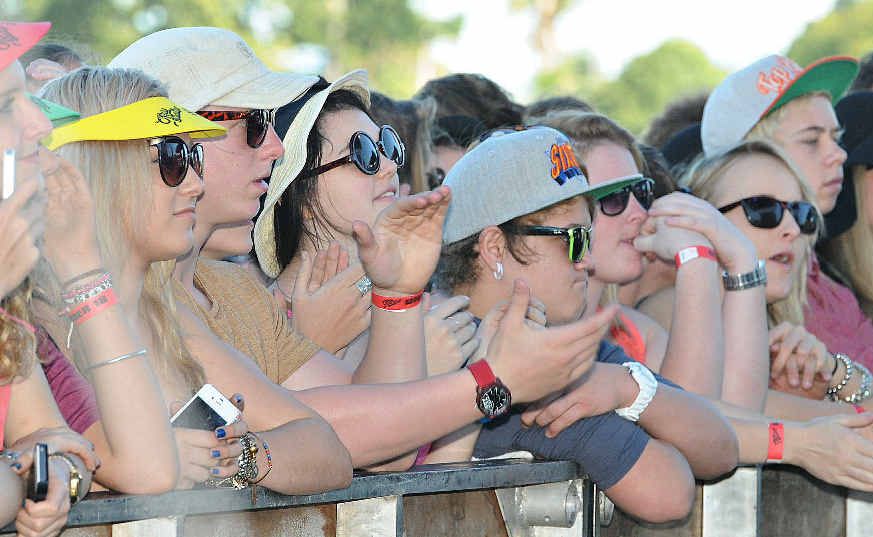 Fans in the front row at River Sessions chose to wear caps and laid-back outfits, while others went all out, dressing as Fred and Wilma Flintstone and Jimi Hendrix. Fans in the front row at River Sessions chose to wear caps and laid-back outfits, while others went all out, dressing as Fred and Wilma Flintstone and Jimi Hendrix.