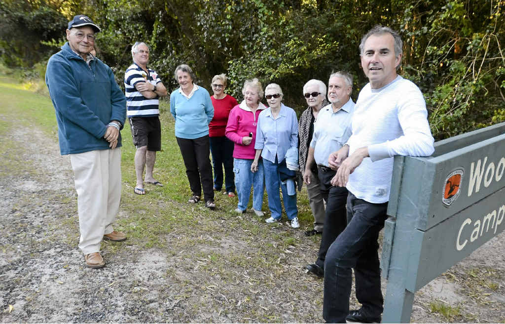 Nationals State MP Chris Gulaptis addresses a crowd to tell them the speed limit outside of Iluka will now go back to 100kmh. Nationals State MP Chris Gulaptis addresses a crowd to tell them the speed limit outside of Iluka will now go back to 100kmh.