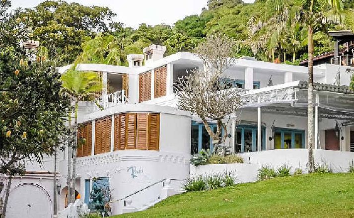 MILLIONAIRE’S PARADISE: Rae’s on Wategos will be auctioned on October 26. MILLIONAIRE’S PARADISE: Rae’s on Wategos will be auctioned on October 26.