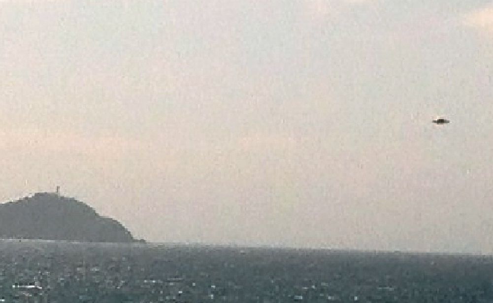 Zoomed-in image of the "UFO". Zoomed-in image of the "UFO".