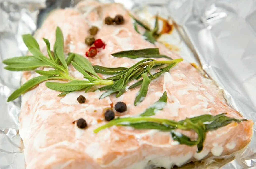 Fish cooked "en papillote" is a healthy and easy-to-prepare meal with minimal clean-up afterwards. Fish cooked "en papillote" is a healthy and easy-to-prepare meal with minimal clean-up afterwards.