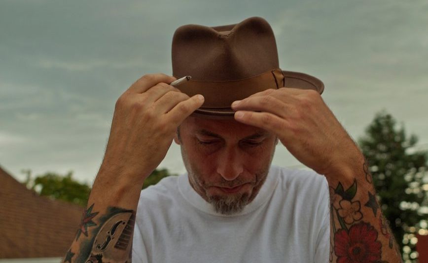 Kelly Joe Phelps delivers a solo show to Mullumbimby. Kelly Joe Phelps delivers a solo show to Mullumbimby.