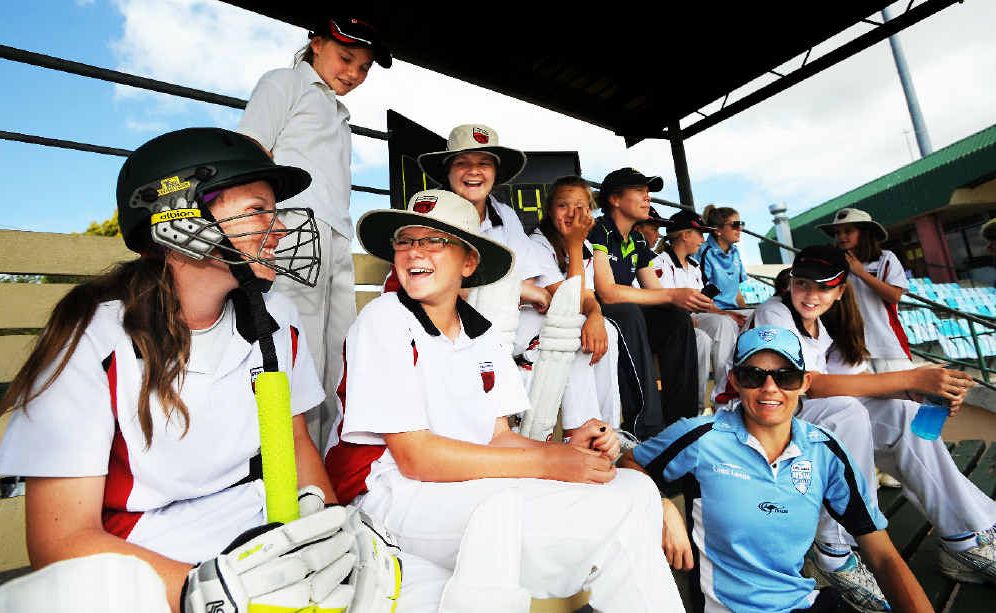 ADVICE FROM THE TOP: Erin Osbourne, Alex Blackwell and Kara Sutherland, who represent the NSW Breakers and the Australian Southern Stars, with Sydney North players at Oakes Oval, Lismore, yesterday during the PSSA girls cricket carnival. ADVICE FROM THE TOP: Erin Osbourne, Alex Blackwell and Kara Sutherland, who represent the NSW Breakers and the Australian Southern Stars, with Sydney North players at Oakes Oval, Lismore, yesterday during the PSSA girls cricket carnival.