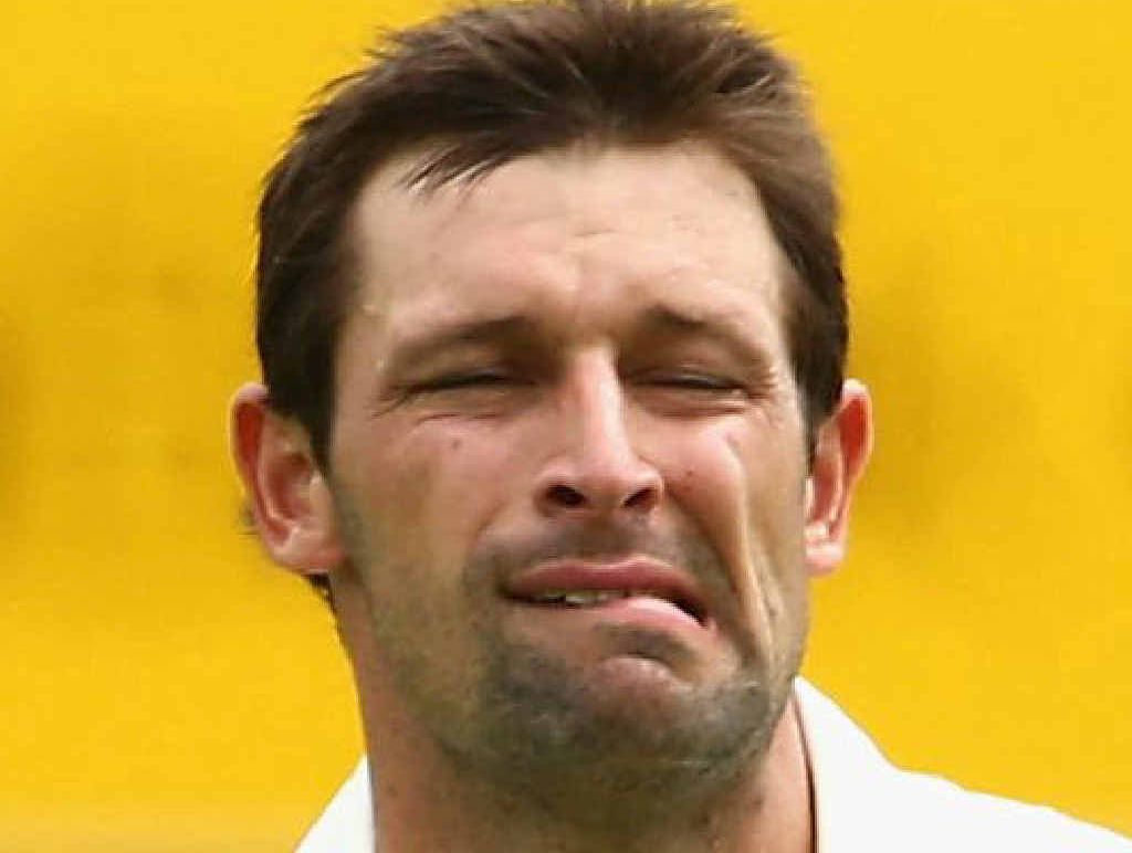 STRUGGLING: Aussie bowler Ben Hilfenhaus. STRUGGLING: Aussie bowler Ben Hilfenhaus.
