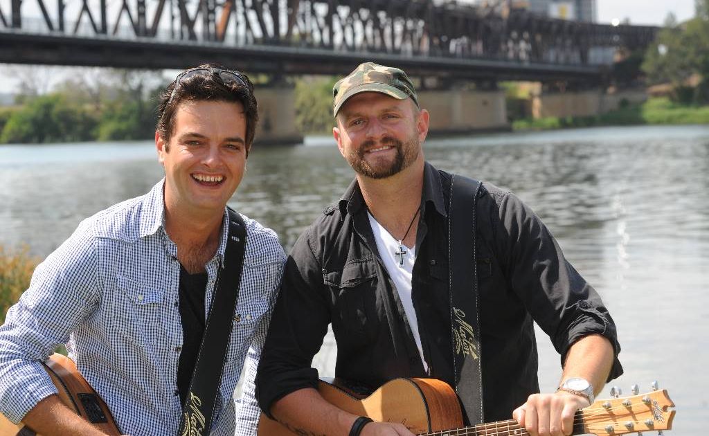 Luke Austen and Luke Dickens chill out near the Grafton Bridge yesterday. Photo: Terry Deefholts / The Daily Examiner Luke Austen and Luke Dickens chill out near the Grafton Bridge yesterday. Photo: Terry Deefholts / The Daily Examiner