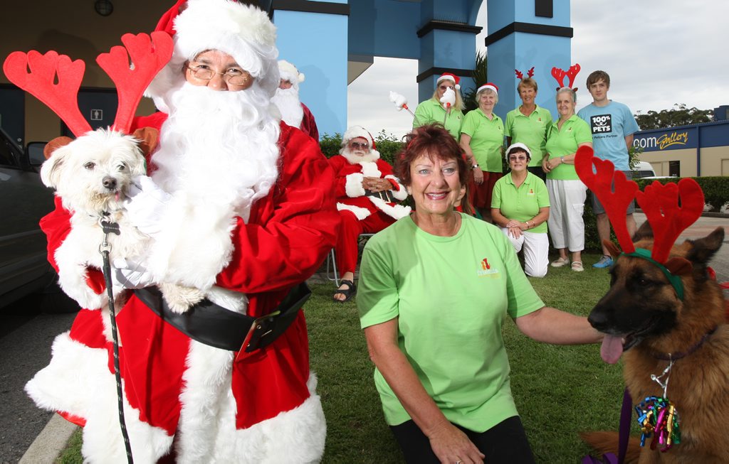 Santa with Mzymal-T-Zer, and Jen Arnold with Jayda with other staff from 100% Pets. Santa with Mzymal-T-Zer, and Jen Arnold with Jayda with other staff from 100% Pets.