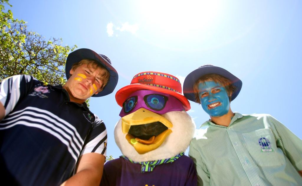 Lachlan Hall and Curtis Duff with Sid the Seagull being Sunsmart. Photo Allan Reinikka / The Morning Bulletin Lachlan Hall and Curtis Duff with Sid the Seagull being Sunsmart. Photo Allan Reinikka / The Morning Bulletin