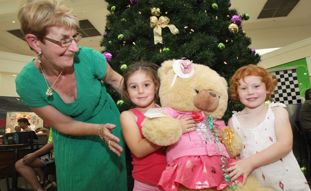 Chiara Wise and Akeisha Wise received a teddy bear from Heather Burney from Wish. Photo: Inga Williams / The Reporter Chiara Wise and Akeisha Wise received a teddy bear from Heather Burney from Wish. Photo: Inga Williams / The Reporter