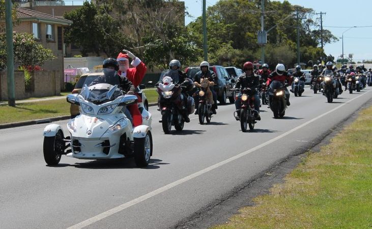 NO SLEIGH: Santa roars through Ballina along with more than 300 motorcyclists in the annual North Coast Charity Motorcycle Toy Run to Lismore. Photo Graham Broadhead / Ballina Shire Advocate NO SLEIGH: Santa roars through Ballina along with more than 300 motorcyclists in the annual North Coast Charity Motorcycle Toy Run to Lismore. Photo Graham Broadhead / Ballina Shire Advocate