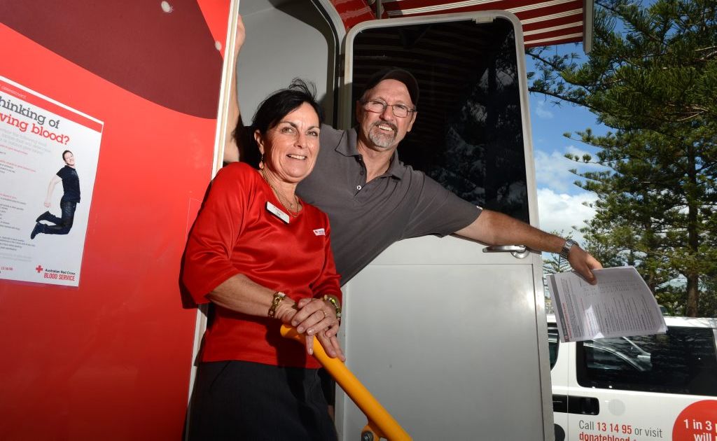 Sue Murray and Ian Samuels at the Red cross blood van in Coolangatta. Photo: John Gass / Daily News Sue Murray and Ian Samuels at the Red cross blood van in Coolangatta. Photo: John Gass / Daily News