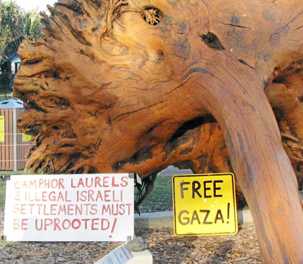 STATEMENT PIECE: John Dahlsen’s artwork prompts one writer to offer his opinions on the Israel-Palestine conflict. STATEMENT PIECE: John Dahlsen’s artwork prompts one writer to offer his opinions on the Israel-Palestine conflict.