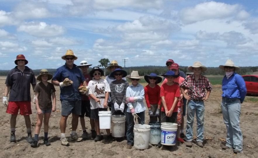 Parents and children from St Therese's School Monto lend a hand at the Dowlings. Parents and children from St Therese's School Monto lend a hand at the Dowlings.