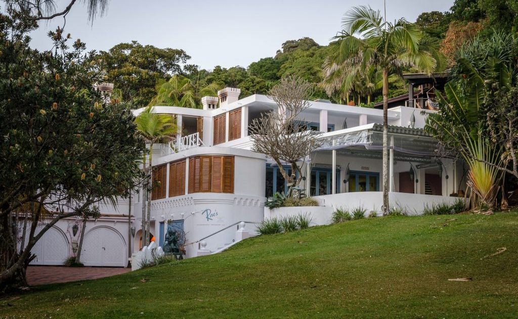 MILLIONAIRE'S PARADISE: Rae's on Wategos will be aucitoned on October 26. MILLIONAIRE'S PARADISE: Rae's on Wategos will be aucitoned on October 26.