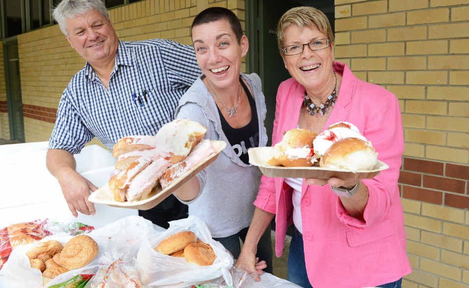 CHOW LINE: The Five Loaves crew yesterday at Southern Cross University, from left, Pastor Keith Jackson of the Seventh Day Adventist Church and volunteers Lyndall Greenaway and Julie Jackson. CHOW LINE: The Five Loaves crew yesterday at Southern Cross University, from left, Pastor Keith Jackson of the Seventh Day Adventist Church and volunteers Lyndall Greenaway and Julie Jackson.