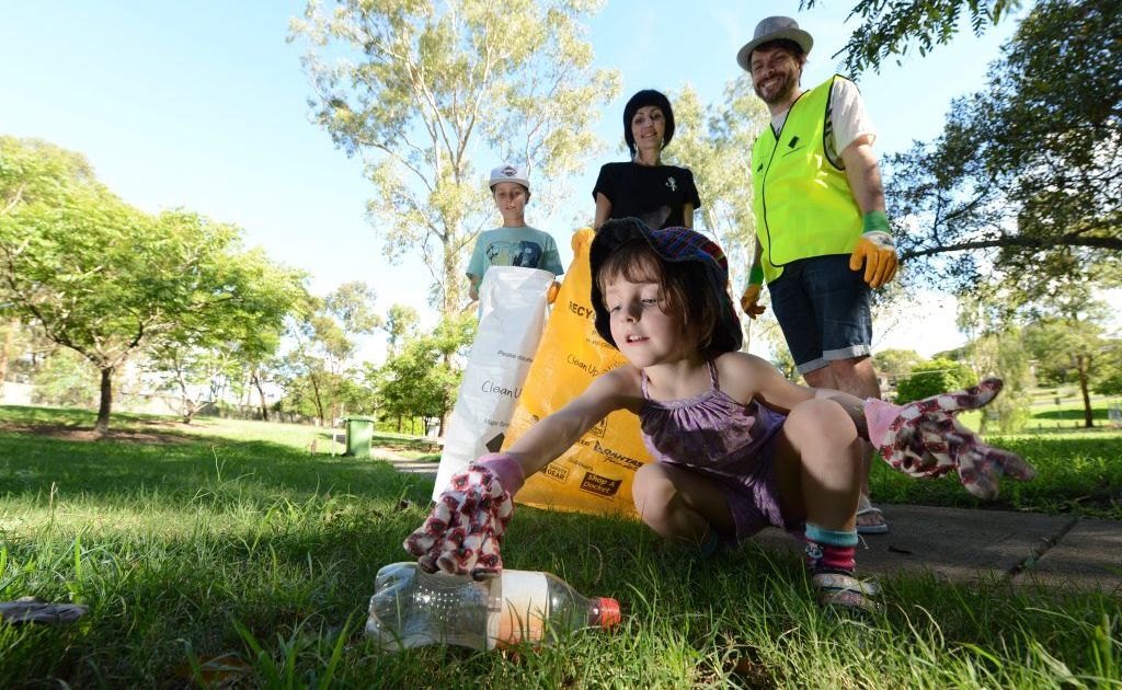 Clean Up Day team five year old Seyana Turpie-Russo with her brother Cole Raleigh, 11, and parents Toni Russo and Justin Turpie. The family are getting ready for the big Clean Up Australia day on Sunday March 3. Photo: Sarah Harvey / The Queensland Times Clean Up Day team five year old Seyana Turpie-Russo with her brother Cole Raleigh, 11, and parents Toni Russo and Justin Turpie. The family are getting ready for the big Clean Up Australia day on Sunday March 3. Photo: Sarah Harvey / The Queensland Times