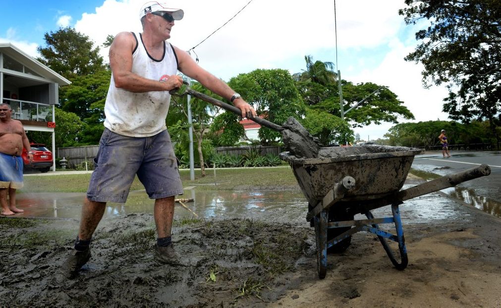 Tim Murphy cleans up in Tumbulgum Photo: John Gass / Daily News Tim Murphy cleans up in Tumbulgum Photo: John Gass / Daily News