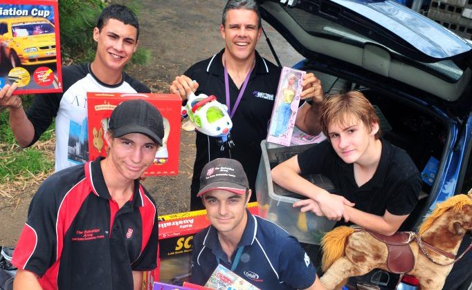 FOR THE KIDS: Anytime Fitness owner Darrin Voss delivers toys donated to kids affected by the flood by members of the club. Damien Harrison, Ross Thorpe, Bailey Jennings and Kai Pais from the Tom Quinn Community Centre lend a hand to unload. FOR THE KIDS: Anytime Fitness owner Darrin Voss delivers toys donated to kids affected by the flood by members of the club. Damien Harrison, Ross Thorpe, Bailey Jennings and Kai Pais from the Tom Quinn Community Centre lend a hand to unload.