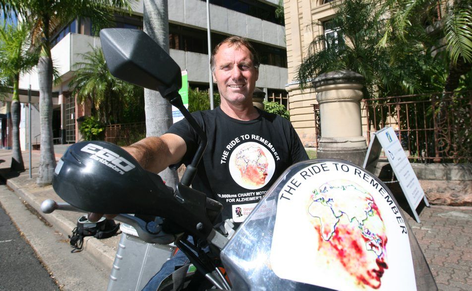 Paul Brown pictured here in Rockhampton is riding to remember to raise money for Alzheimers research by riding his bike across Australia then across Asia and Europe. Photo: Chris Ison / The Morning Bulletin Paul Brown pictured here in Rockhampton is riding to remember to raise money for Alzheimers research by riding his bike across Australia then across Asia and Europe. Photo: Chris Ison / The Morning Bulletin