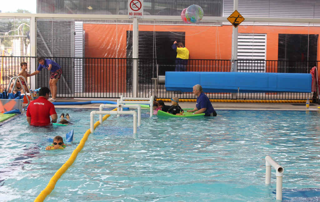 COOL POOL: Students make a splash in the first class in the new learn to swim pool which opened on Tuesday at the Emerald Aquatic Centre. COOL POOL: Students make a splash in the first class in the new learn to swim pool which opened on Tuesday at the Emerald Aquatic Centre.