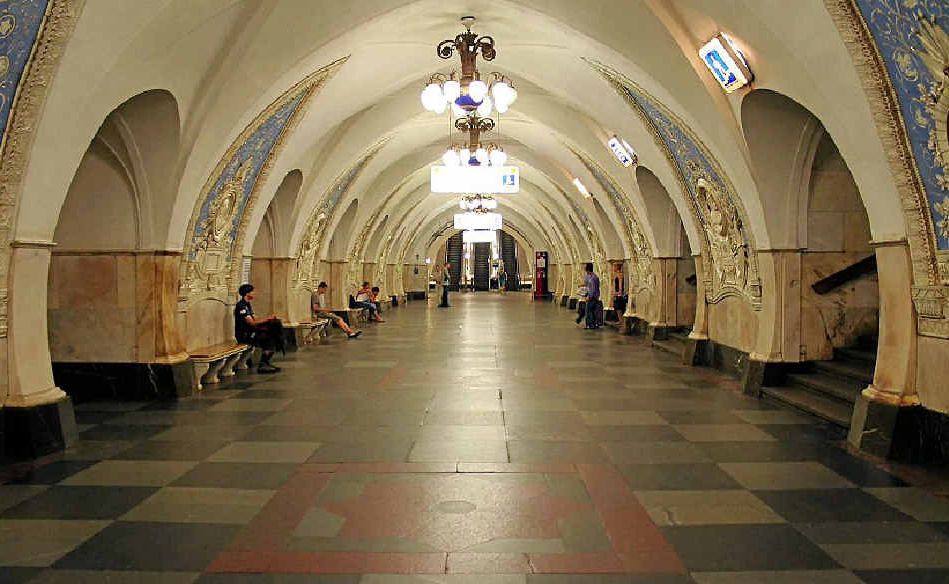 Part of the 600m of secret inter- connecting tunnels 65m under Moscow. Part of the 600m of secret inter- connecting tunnels 65m under Moscow.