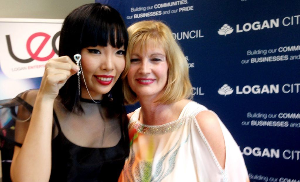 Dami Im receiving the keys to the city from Mayor Pam Parker. Photo Kelly Daniels / The Reporter Dami Im receiving the keys to the city from Mayor Pam Parker. Photo Kelly Daniels / The Reporter