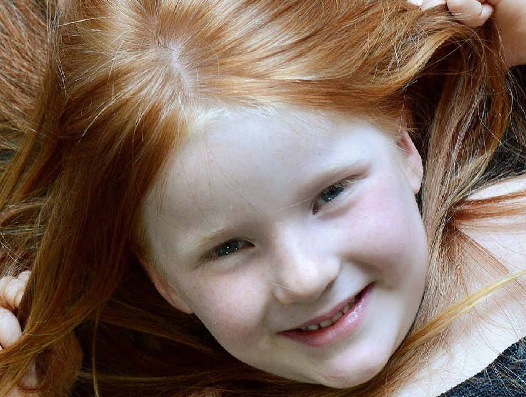 COMING OFF: Five-year-old Mya Hanna is having her hair cut and donating it for children’s wigs. INSET: Renee Hanna with Mya and hairdresser Melissa Evans. COMING OFF: Five-year-old Mya Hanna is having her hair cut and donating it for children’s wigs. INSET: Renee Hanna with Mya and hairdresser Melissa Evans.
