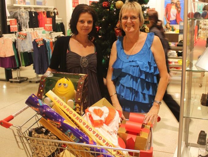 Samantha and Krysteen Dawes had their groceries under control but went shopping for some last minute gifts on Christmas Eve. Photo Kathleen Calderwood / Rural Weekly Samantha and Krysteen Dawes had their groceries under control but went shopping for some last minute gifts on Christmas Eve. Photo Kathleen Calderwood / Rural Weekly