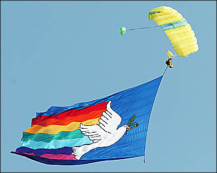 Parachutist Luke Oliver, of Ocean Shores, descends towards Tyagarah Airstrip Parachutist Luke Oliver, of Ocean Shores, descends towards Tyagarah Airstrip