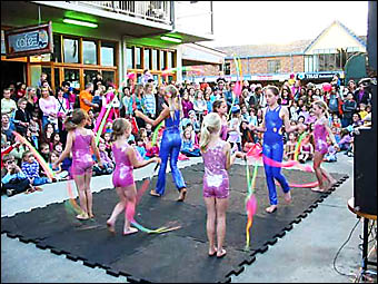 Spaghetti Circus in actionRIGHT: SpaghettiCircus in actionRIGHT: SpaghettiCircus in action Spaghetti Circus in actionRIGHT: SpaghettiCircus in actionRIGHT: SpaghettiCircus in action