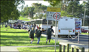 PARENTS REVOLT: Children board their buses at the Brewster Street school bus interchange in Lismore. Their parents are up in ar PARENTS REVOLT: Children board their buses at the Brewster Street school bus interchange in Lismore. Their parents are up in ar