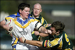 MURWILLUMBAH skipper Glenn Weaver gives Cudgen hooker Nick Mobbs the ?don?t argue? during yesterday?s final round Northern Rive MURWILLUMBAH skipper Glenn Weaver gives Cudgen hooker Nick Mobbs the ?don?t argue? during yesterday?s final round Northern Rive