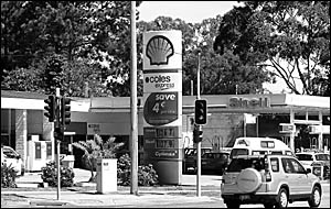 Police are looking for four men who robbed this highway Shell Service Station on Sunday night. Police are looking for four men who robbed this highway Shell Service Station on Sunday night.