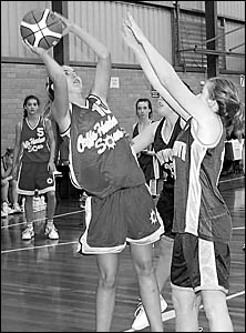 Coffs Harbour?s Jessica Gordon under the basket in the match against Tamworth Thunderbolts on Saturday. Photo: TREVORVEALE06072 Coffs Harbour?s Jessica Gordon under the basket in the match against Tamworth Thunderbolts on Saturday. Photo: TREVORVEALE06072