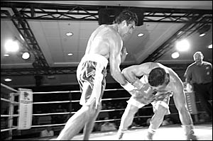 Daniel Baff on the attack against New Zealander Paz Viejo. Daniel Baff on the attack against New Zealander Paz Viejo.