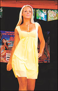 Coffs model Tara White proud to be a size 10 Coffs model Tara White proud to be a size 10