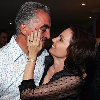 Rosanna Natoli provides a little comfort for husband Joe after a disappointing eletion result. Photo: Chris McCormack Rosanna Natoli provides a little comfort for husband Joe after a disappointing eletion result. Photo: Chris McCormack