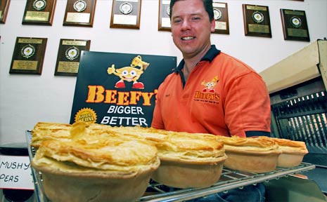 Mark Hobb director of Beefy's Pies has taken out the 2008 Queensland best meat pie. Mark Hobb director of Beefy's Pies has taken out the 2008 Queensland best meat pie.