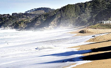 Sea levels come close to Coffs houses. Sea levels come close to Coffs houses.
